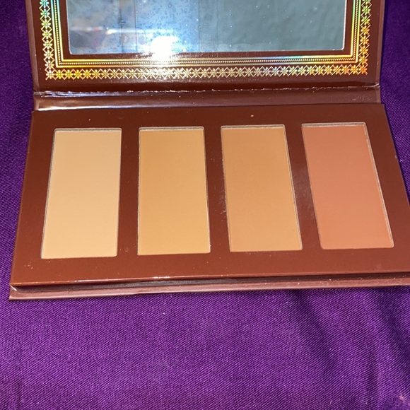 Like NEW Ace beauty palette - Picture 2 of 2